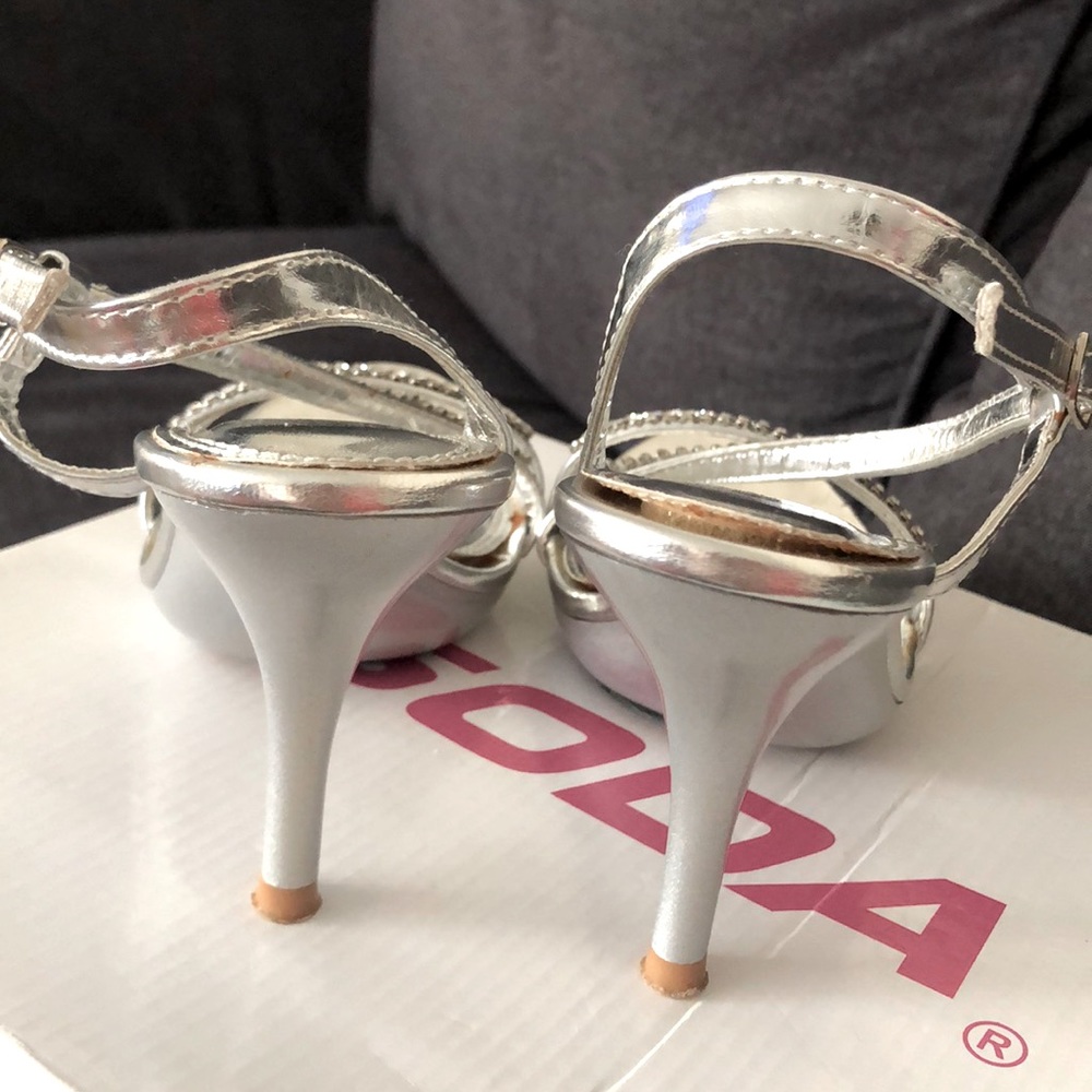 Baker’s Heels - Picture 2 of 5